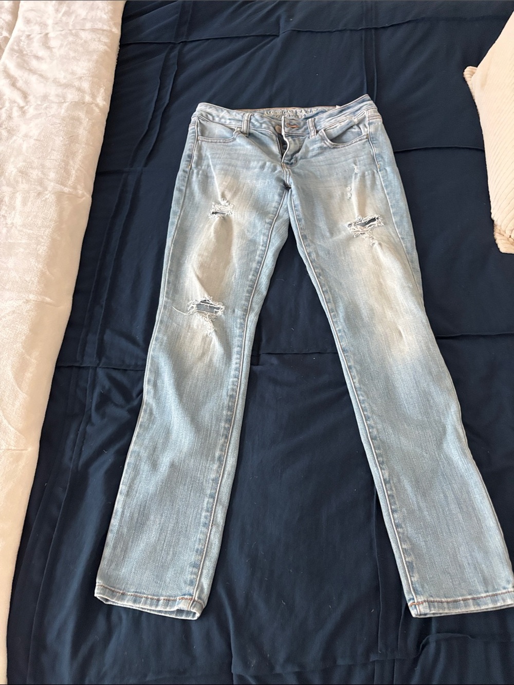 Light Wash Distressed Women’s Jeans - Classic Jegings